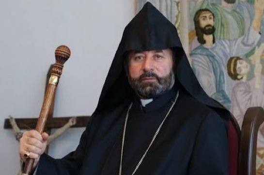 Կոտայքի թեմի առաջնորդ Առաքել արքեպիսկոպոս Քարամյանը կառավարության զեկույցում ներկայացվում է որպես «կուսակրոնության ուխտը խախտած»