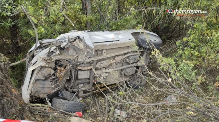 Կոտայքում «Mitsubishi Pajero»-ն բախվել է ծառերին և կողաշրջված հայտնվել ծառերի մեջ․ կա վիրավnր