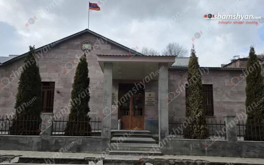 Հրազդանի թիվ 14 հիմնական դպրոցում աշակերտներից մեկի մայրը ապտակել է մեկ այլ աշակերտի, ով պարբերաբար դպրոցում ծաղրել է իր որդուն
