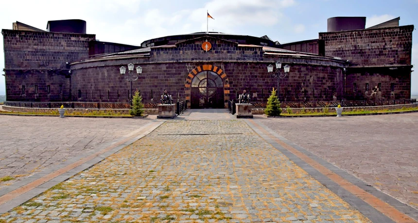 Բացահայտիր Շիրակը- Սև բերդ (Ալեքսանդրապոլի ամրոց)՝ Գյումրիի անառիկ խորհրդանիշը