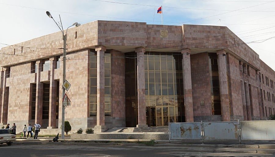 «Արթիկ» քրեակատարողականի կալանավորը դատարանում ինքնավնասում է կատարել՝ բոյկոտելով դատական նիստը