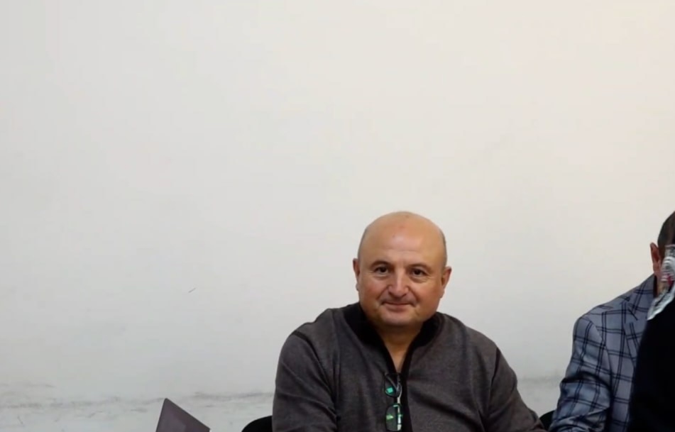 Էս ինչ էլ լավ դեմքեր են եկել, բարև ձեզ, բարև ձեզ․ Վարդան Ղուկասյանին ոստիկաններն ուղեկցեցին դատարան