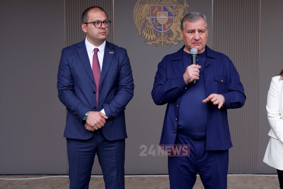 Գյումրիում մի փողոց են սարքում, 5 տարի մարդկանց ուրախացնում են դրանով, ապրուստի խնդիրը մենք կլուծենք