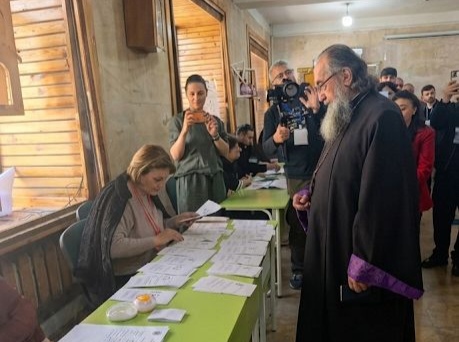 Միքայել Սրբազանը ընտրեց Գյումրու 31/44 ընտրատեղամասում