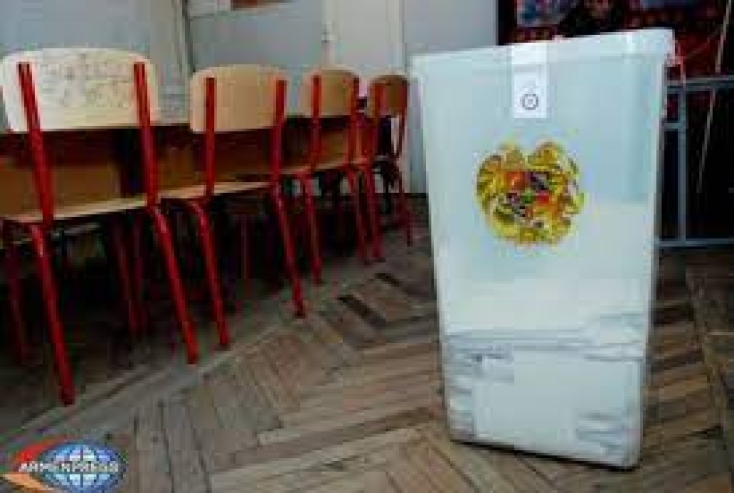 Գյումրու 31/52 ընտրատեղամասում հերթ է գոյացել. նույնականացման սարքերից մեկն է գործում