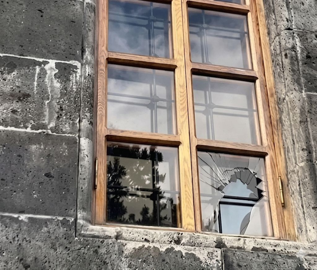 Հունիսի 7-ին կոտրել են Գյումրու Սուրբ Գրիգոր Լուսավորիչ եկեղեցու պատուհանները