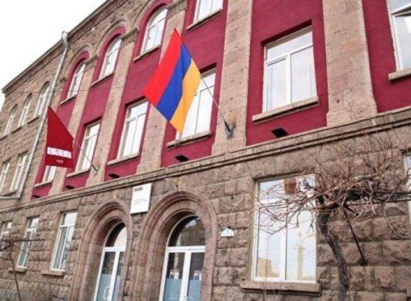 ՀՊՏՀ ռեկտորը բավարարել է աշխատակիցների պահանջը․ տնօրենի Ժ/Պ է նշանակվել Կարեն Պետրոսյանը