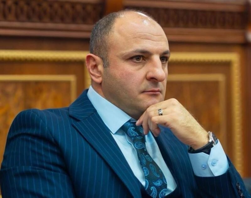 Կարեն Սիմոնյանի տանը խուզարկություններ են ընտրակաշառքի գործով․ ՀԿԿ-ն մանրամասնում է