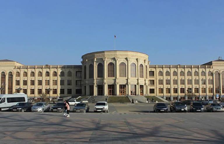 «Հրապարակ». Գյումրին կարող են խոշորացնել, մեկ նոր համայնք միացնել, որ ընտրություն անցկացնեն