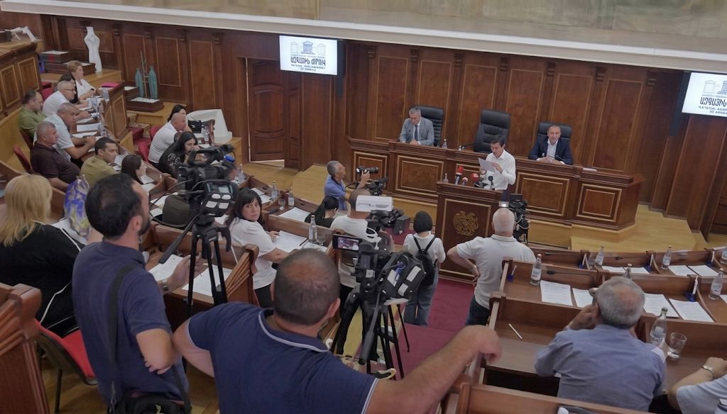 Շանտաժ ու սարսափ՝ Գյումրիի կառավարման ղեկը ընդդիմությունից խլելու նպատակով. ճնշումները սաստկանում են