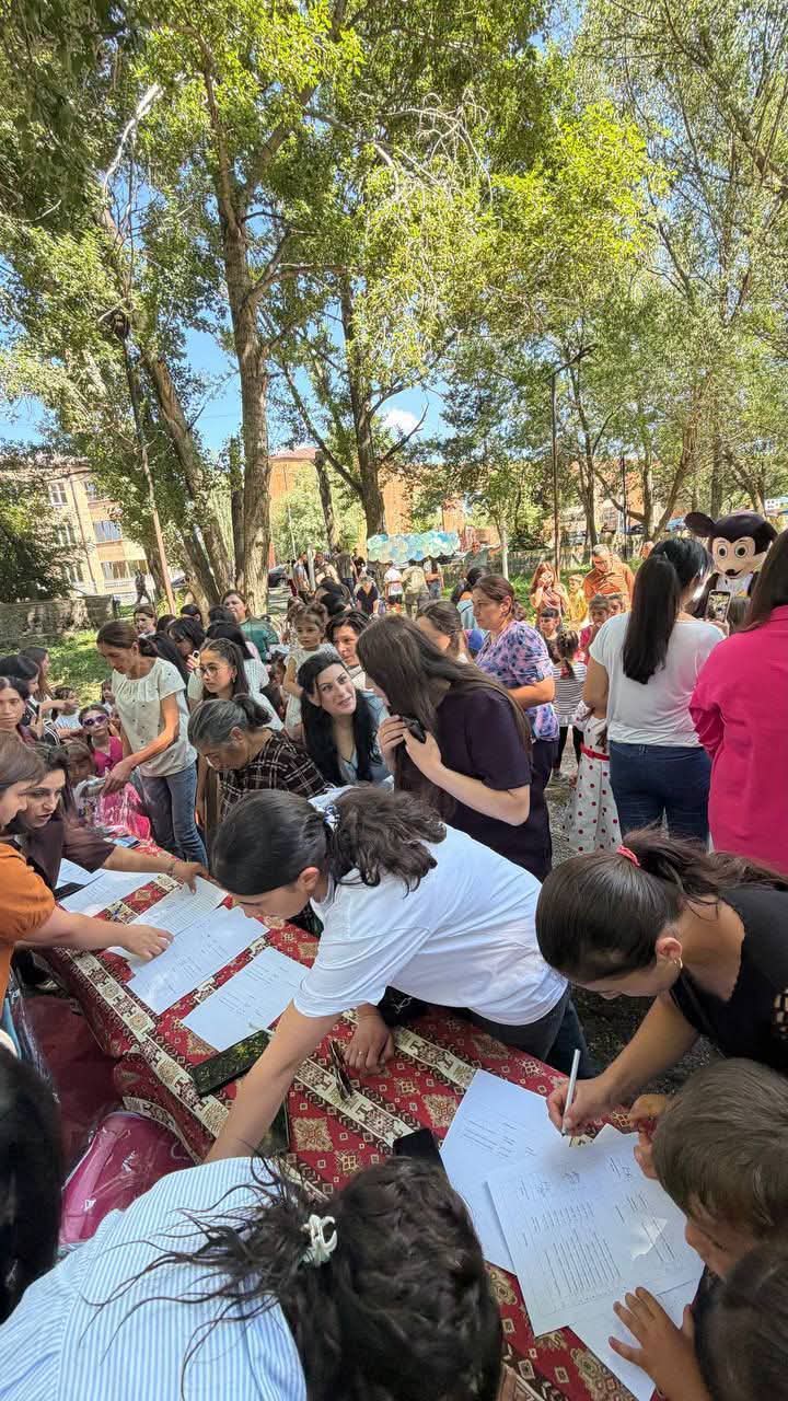Աշոցքի փոքրիկները՝ դպրոցական առաջին պայուսակներով. Աշոցքի համայնքապետարան