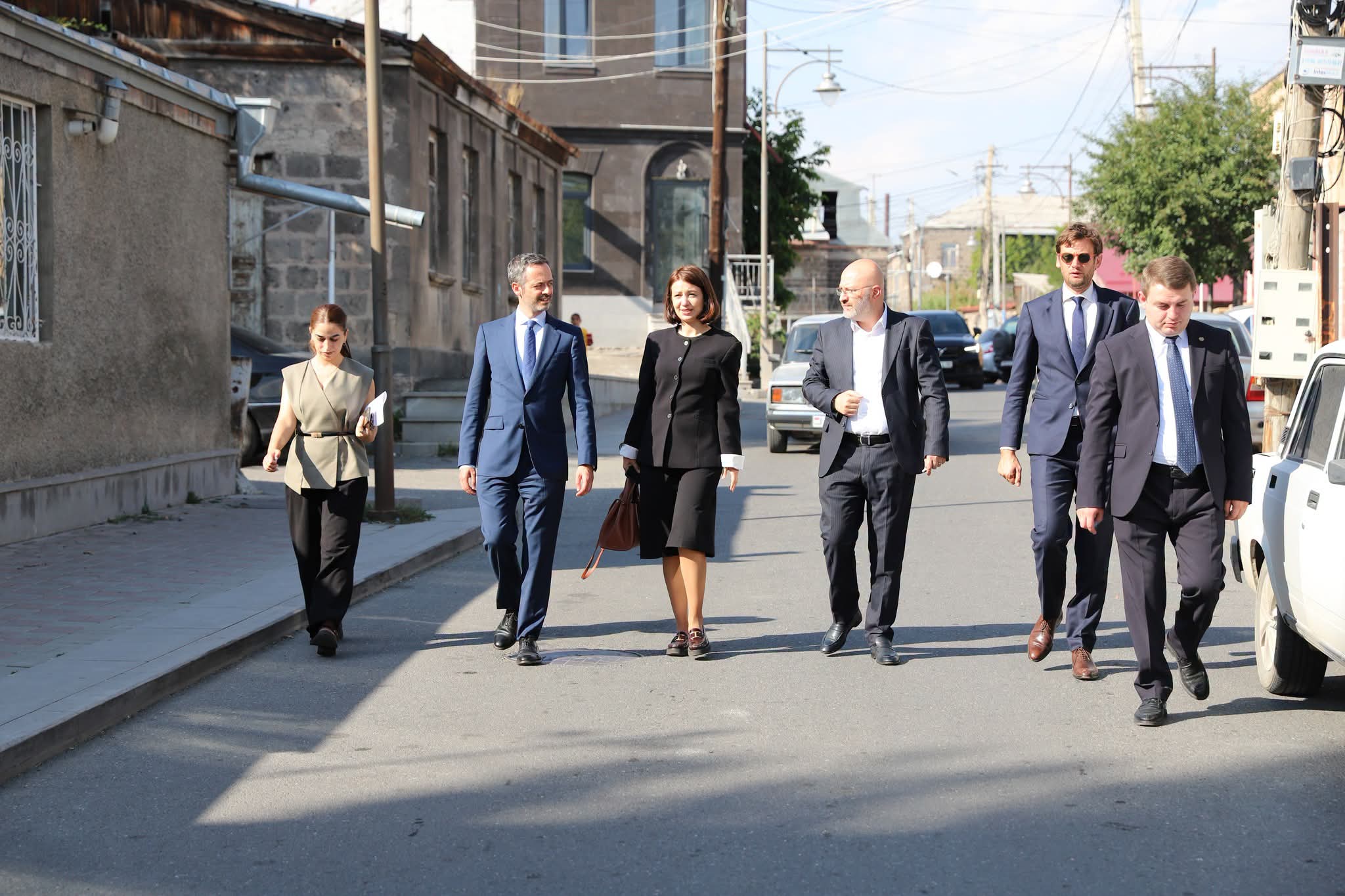 Շիրակի մարզպետը Ֆրանսիայի դեսպանի հետ շրջայց է կատարել Գյումրու պատմական կենտրոնում . ՀՀ Շիրակի մարզպետի աշխատակազմ