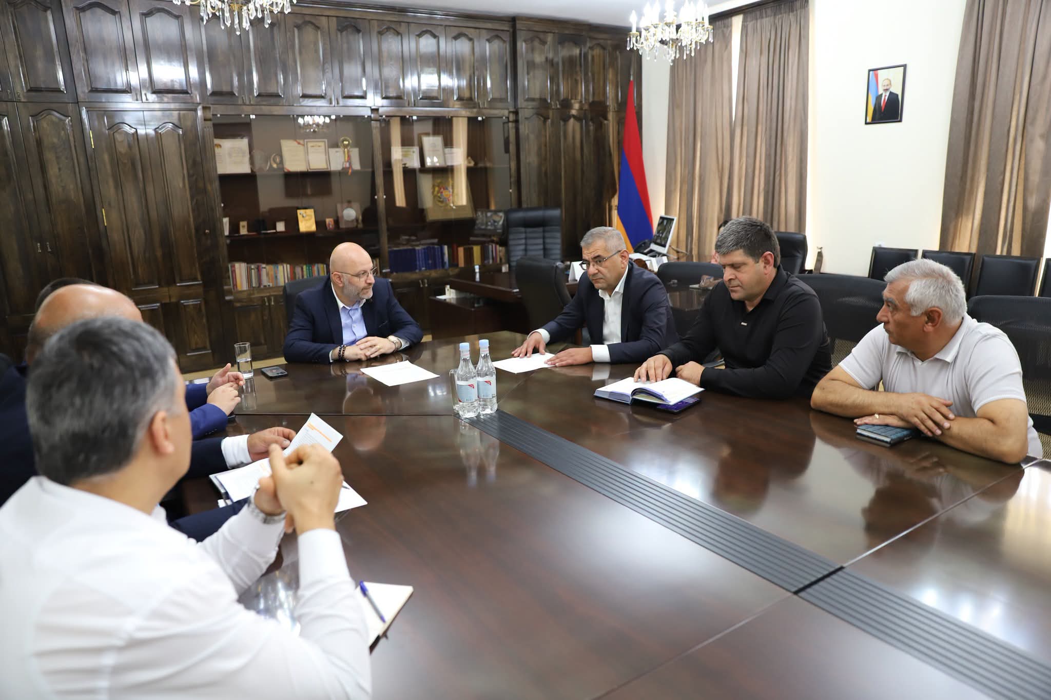 Շիրակի մարզպետն ու ՀԷՑ-ի «Ղարս» մասնաճյուղի նորանշանակ ղեկավարը քննարկել են Գյումրիի փողոցաշինական աշխատանքների խնդիրները. ՀՀ Շիրակի մարզպետի աշխատակազմ