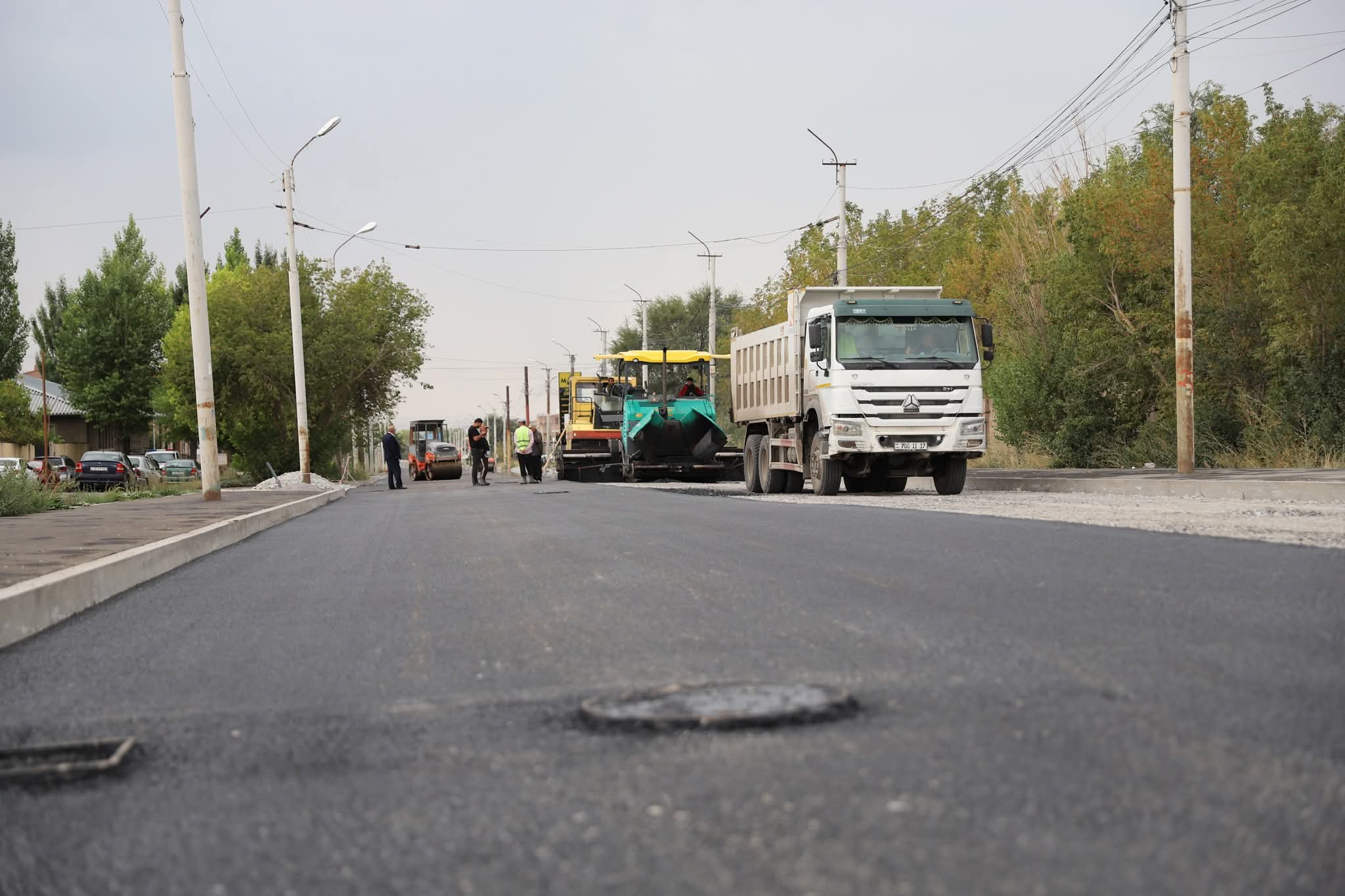 Շիրակացի փողոցում մեկնարկել է ճանապարհի հիմքային շերտի ասֆալտապատումը. ՀՀ Շիրակի մարզպետի աշխատակազմ