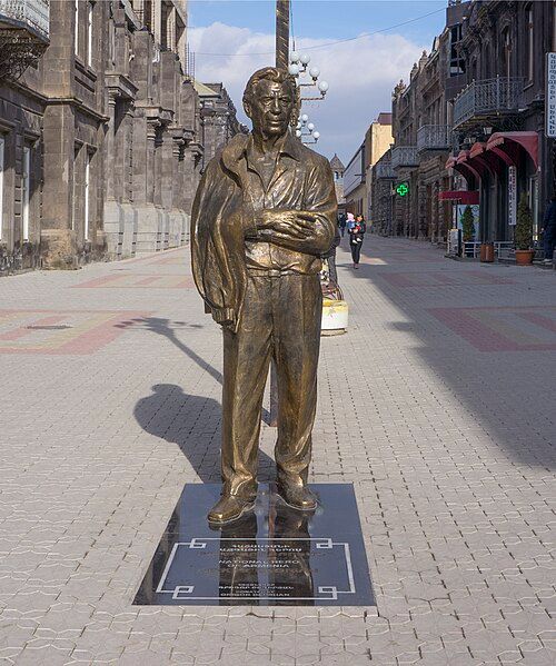 Բացահայտիր Շիրակը․ Քըրք Քըրքորյանի հուշարձանը Գյումրիում