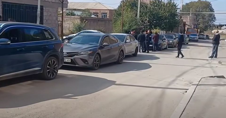 Արթիկում ընտրողներին ուղղորդելու և սպառնալիքների մասին են ահազանգում
