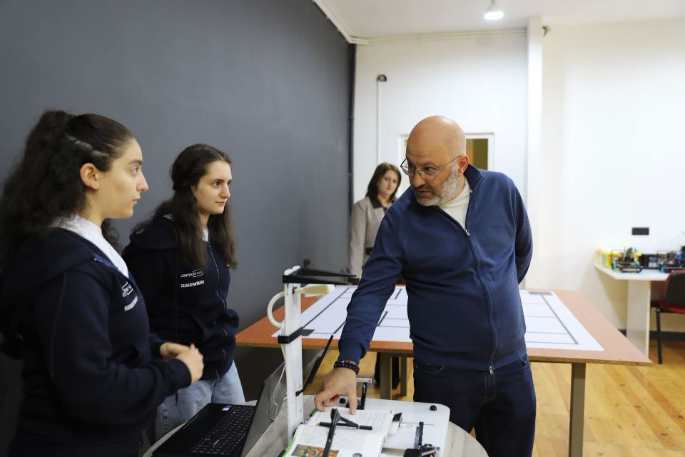 Շիրակի մարզի դպրոցականները ռոբոտաշինության համաշխարհային օլիմպիադայում հաղթող են ճանաչվել. ՀՀ Շիրակի մարզպետի աշխատակազմ