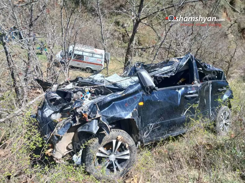 Ողբերգական ավտովթար՝ Սյունիքի մարզում․ «Lada Granta»-ն դուրս է եկել ճանապարհի երթևեկելի գոտուց և մոտ 500 մետր գլորվելով հայտնվել ձորում