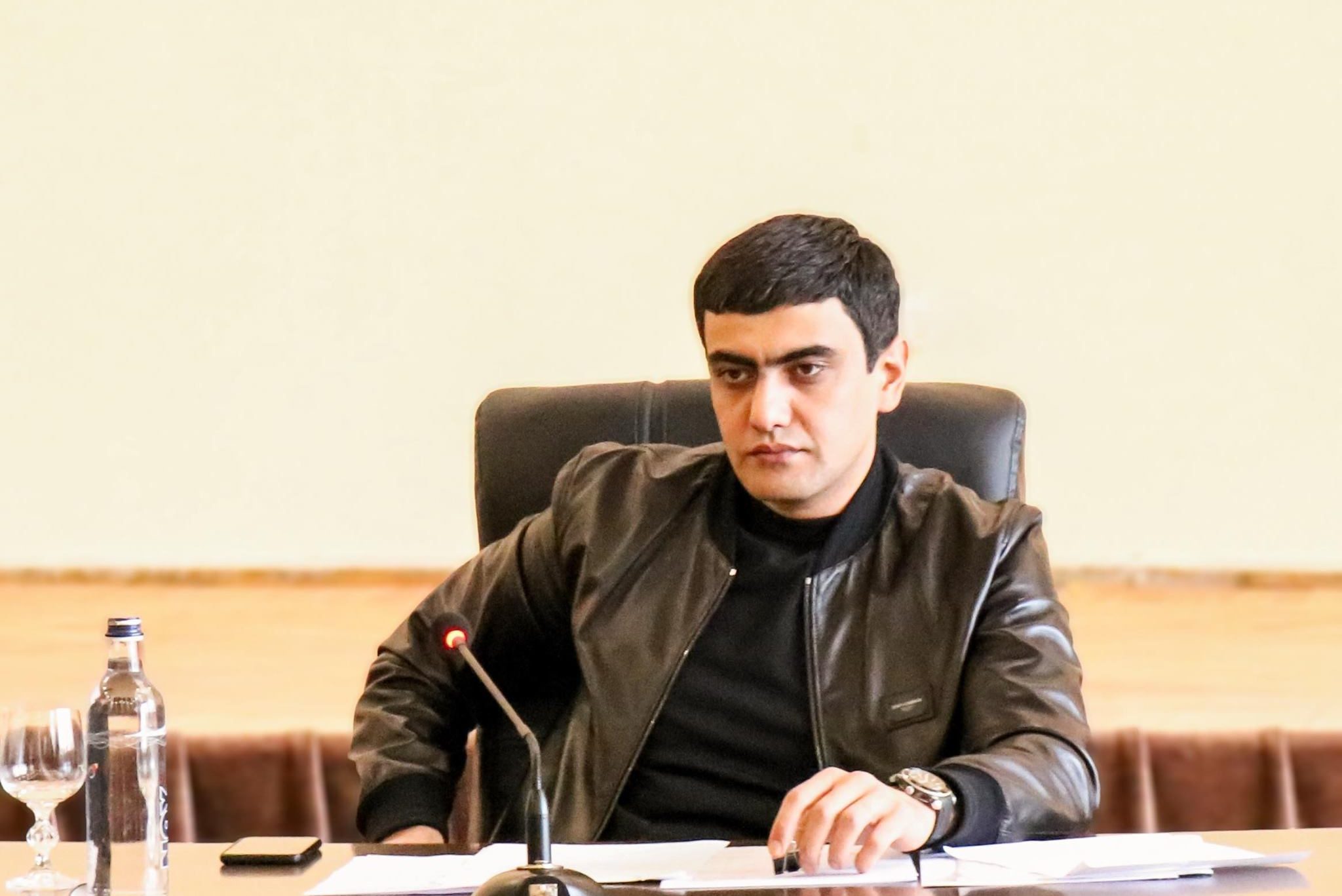 «Հրապարակ»․ Առուշ Առուշանյանի մտերիմը դարձել է Գորիսի քոլեջի տնօրեն