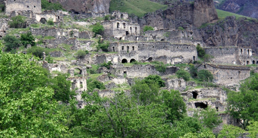 Բացահայտիր Սյունիքը-Խնձորեսկի հրաշք քարանձավները