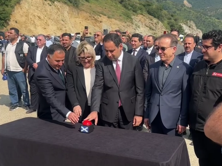 Կնքվել է Հյուսիս-հարավի Քաջարանի թունելի՝ 7.2կմ երկարությամբ, շինարարության պայմանագիրը, որն ազդարարում է թունելի կառուցման մեկնարկը (տեսանյութ)