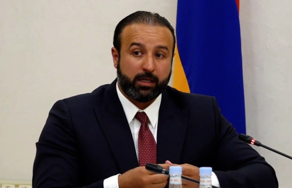 ՊՆ՛, Մեղրիում զինվորները լողանում են շաբաթը մեկ անգամ, անոմալ շոգ է, լուծե՛ք հարցը․ ՔՊ պատգամավոր