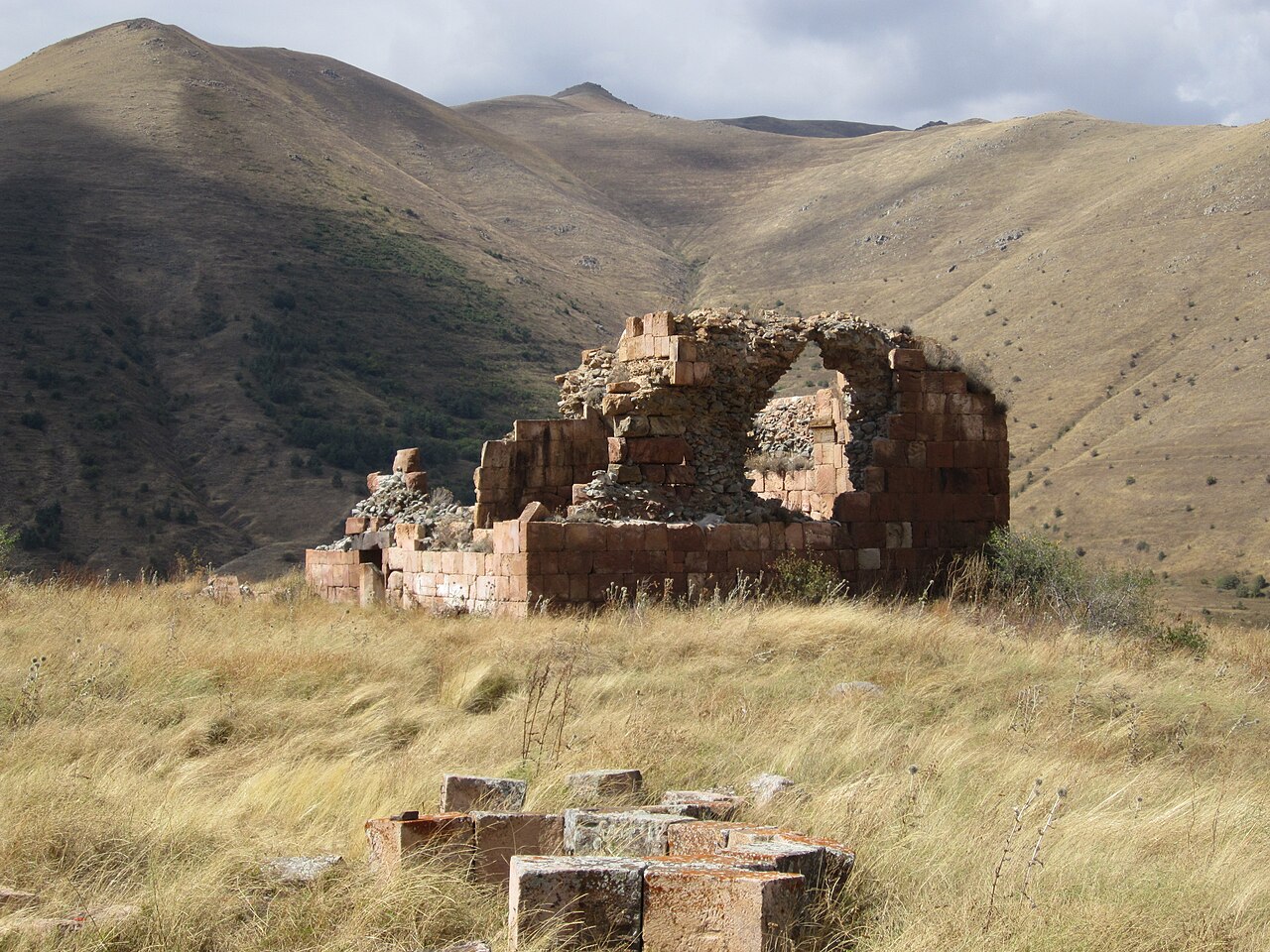Բացահայտիր Սյունիքը - Թանահատի վանք. Սյունյաց աշխարհի կիսավեր հրաշալիքը