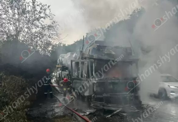 Խոշոր հրդեհ՝ Սյունիքում․ ավտովոզը և 5 ավտոմեքենաներ վերածվել են մոխրակույտի