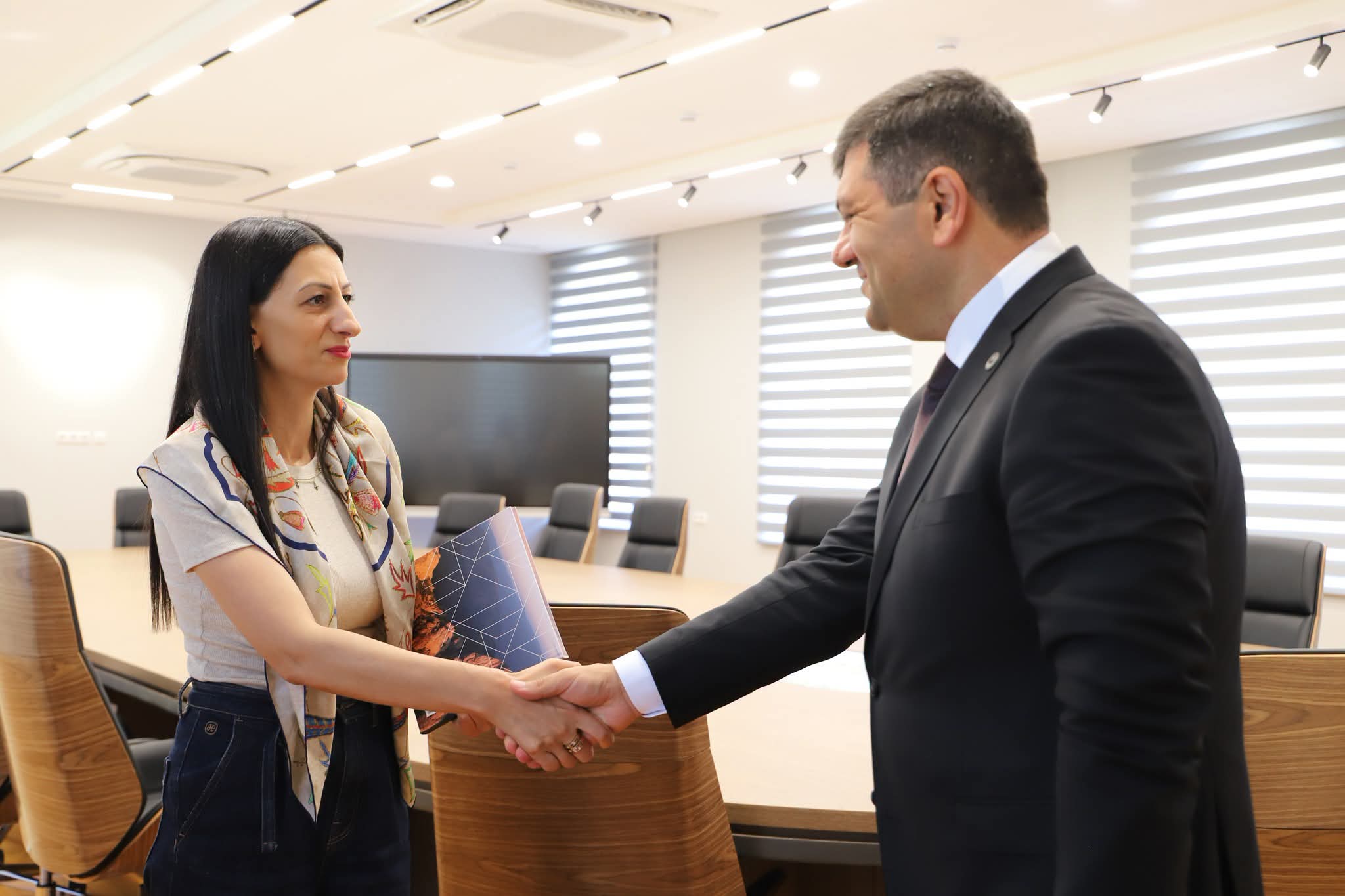 Կապան համայնքի ղեկավարը հյուրընկալել է Մարդու իրավունքների պաշտպանին. Կապանի համայնքապետարան