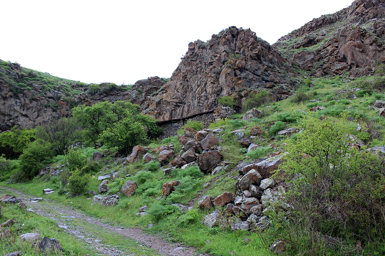 Բացահայտիր Սյունիքը-Սուրբ Վարդան Զորավարի սրբավայրը