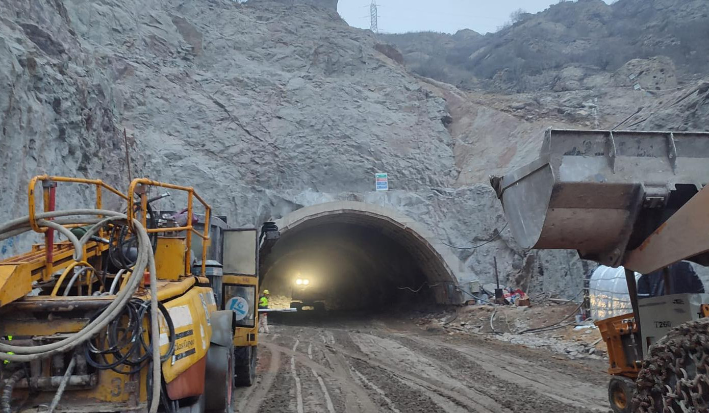 Հյուսիս-հարավի Քաջարան-Ագարակ 32 կմ երկարությամբ ճանապարհահատված. Հայաստանի ամենամեծ շինարարական հրապարակը. Ճանապարհայինդեպարտամենտ