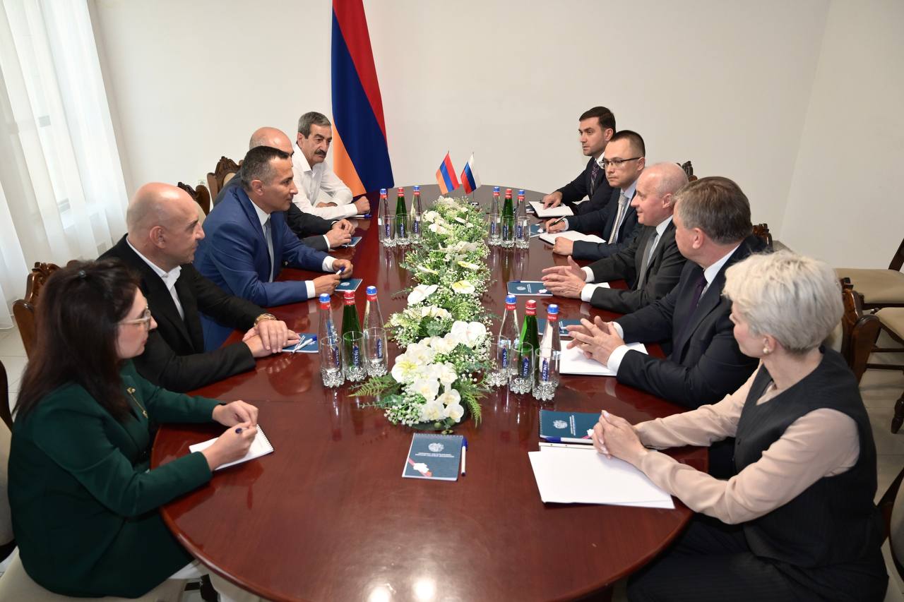 Կոպիրկինը Սյունիքի մարզպետի և համայնքապետերի հետ քննարկել է ՌԴ ներդրումների ներգրավման հեռանկարները