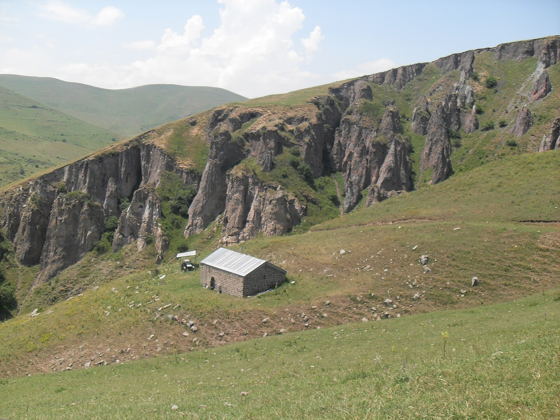 Բացահայտիր Սյունիքը-Հին Քարաշենի Յերի Խաչ (Սուրբ Գևորգ) եկեղեցին