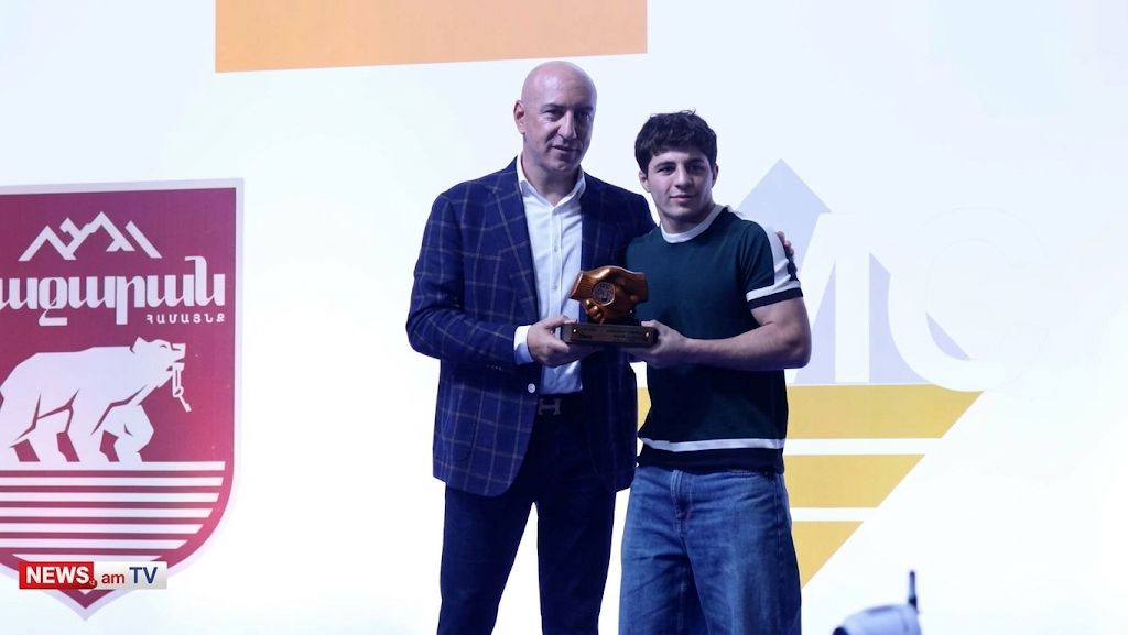 Փարամազյանը պարգեւատրեց իր անվան մրցաշարի պատվավոր հյուրերին