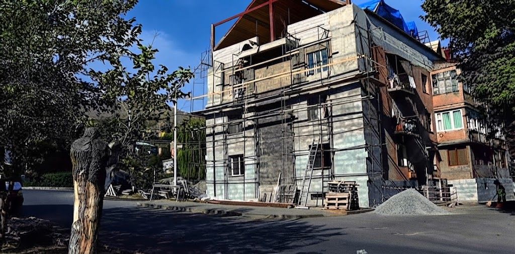 Գորիսում շարունակվում են բնակարանաշինության և բարեկարգման աշխատանքները. Գորիսի համայնքապետարան