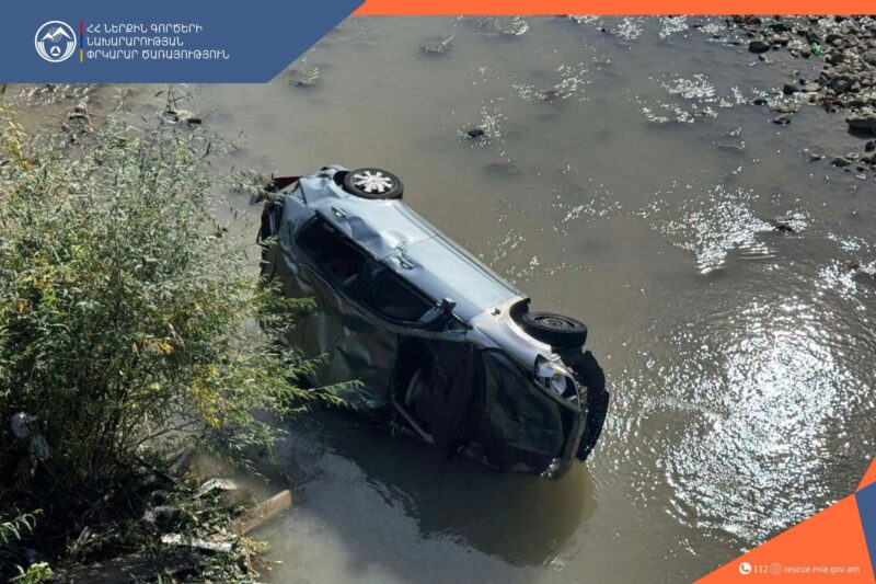ՃՏՊ՝ Կապանի Հալիձոր թաղամասի կամրջի մոտակայքում․ փրկարարներն ավտոմեքենան դուրս են բերել Ողջի գետից