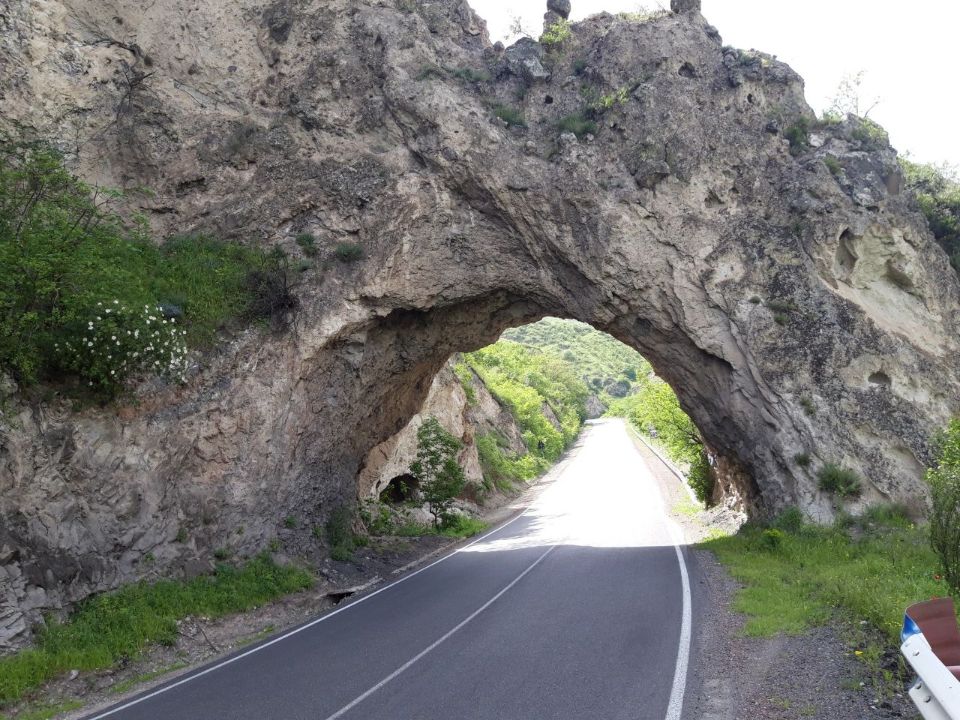 Բացահայտիր Սյունիքը-Բնական թունել