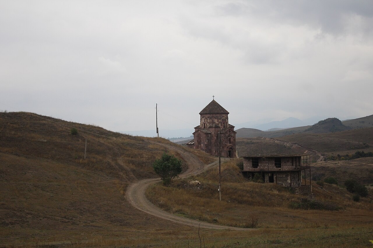 Բացահայտիր Տավուշը. Ոսկեպարի Սուրբ Աստվածածին եկեղեցի. հայկական ճարտարապետության 7-րդ դարի գոհարը