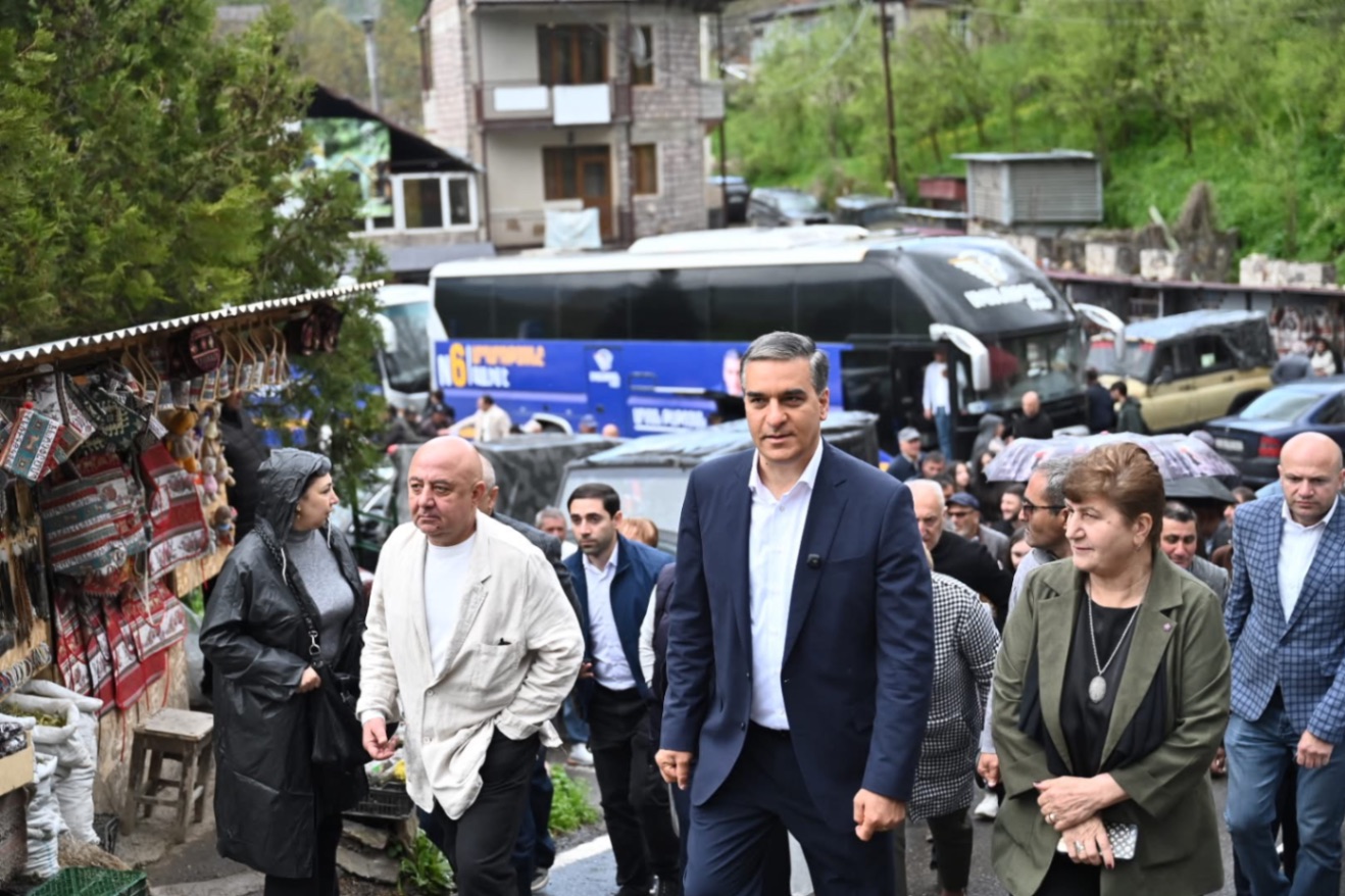 Քանի կոպեկ արժի այդ մարդու ղեկավար լինելը, որը զբաղած է շանտաժով. Արման Թաթոյան