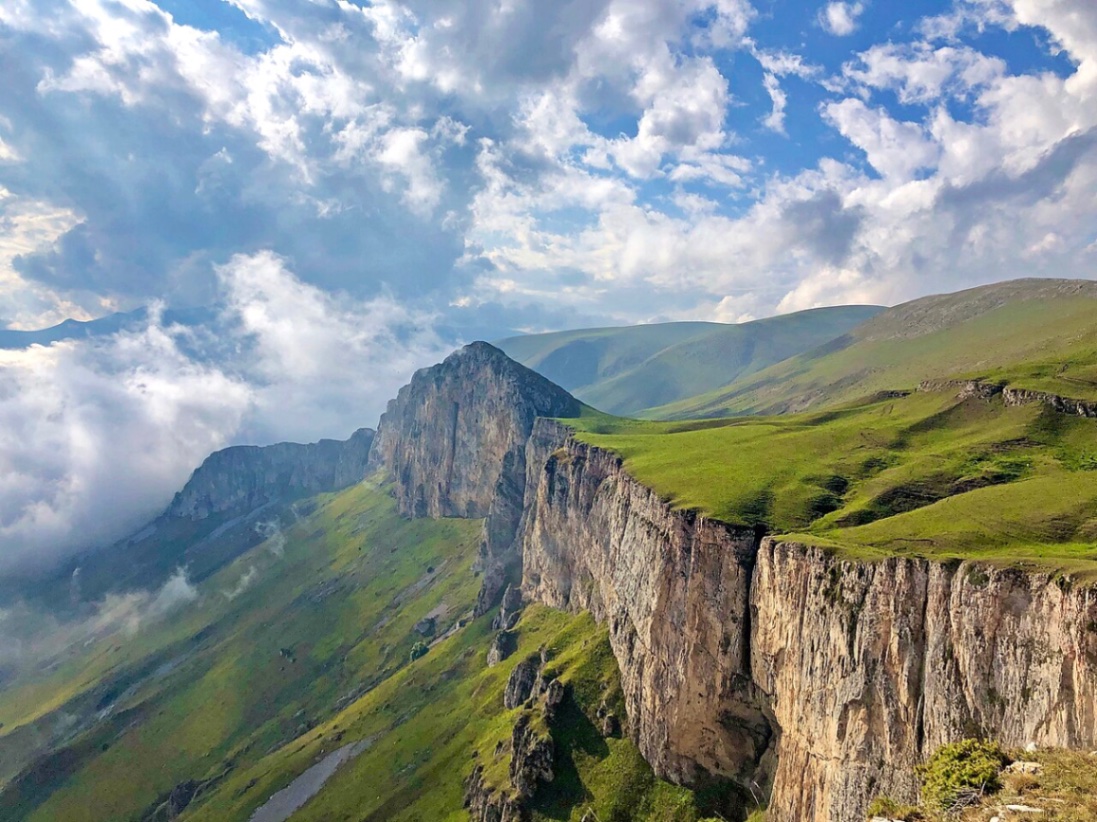 Բացահայտիր Տավուշը. Դիմաց լեռ. Իջևանի լեռնաշղթայի տպավորիչ ու վեհագույն գագաթը