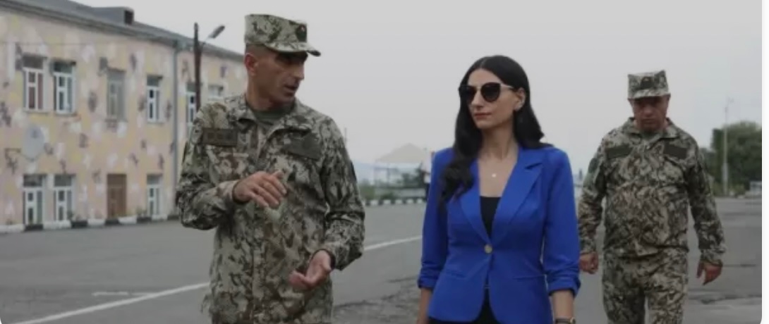Տավուշի մարզ կատարած այցի շրջանակում Անահիտ Մանասյանն աշխատակազմի ներկայացուցիչների ուղեկցությամբ այցելել է Պաշտպանության նախարարության N զորամաս