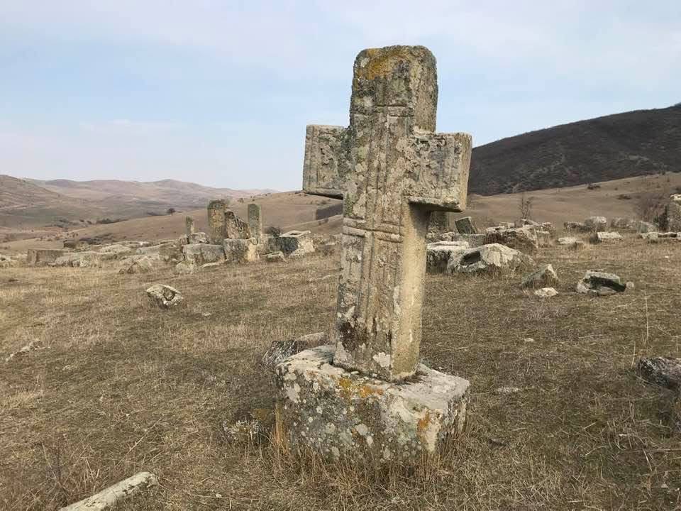 Բացահայտիր Տավուշը. Բերդավանի թևավոր խաչը և խաչքարերը