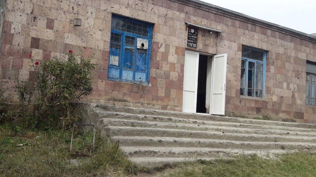 «Հրապարակ». Ակնաղբյուրի եւ Աճարկուտի դպրոցները փակում են